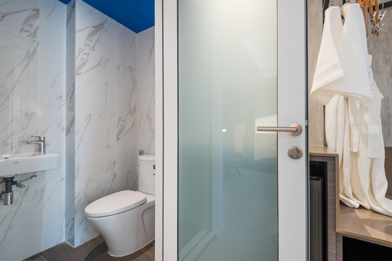 Bathroom 4