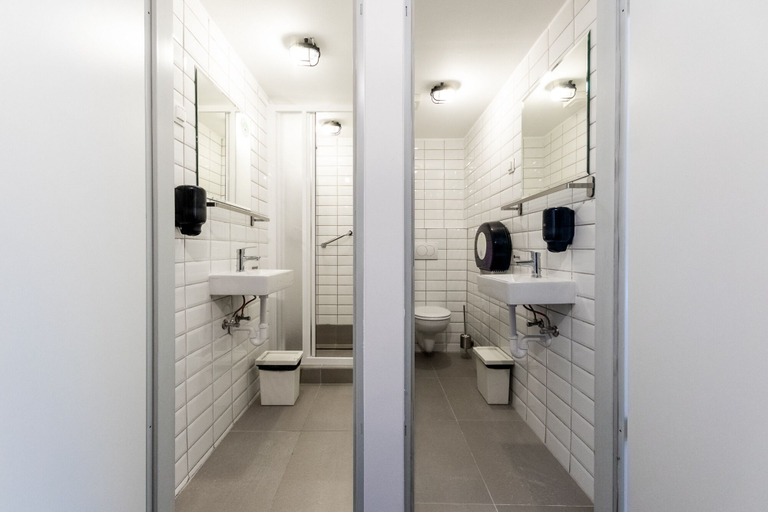 Bathroom 4, Adagio Hostel Basilica, Budapesti