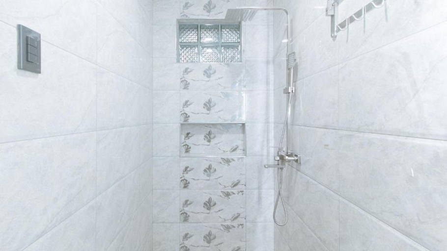 Bathroom 5, RedDoorz Plus @ Bez Tower and Residences San Juan, San Juan