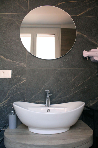 Bathroom 5, Vivi a Napoli, Napoli