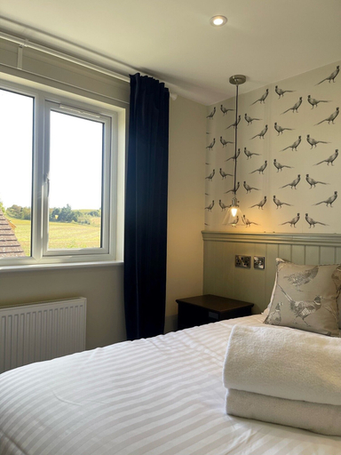 Bedroom 2, The Horseshoe and Castle, Medway
