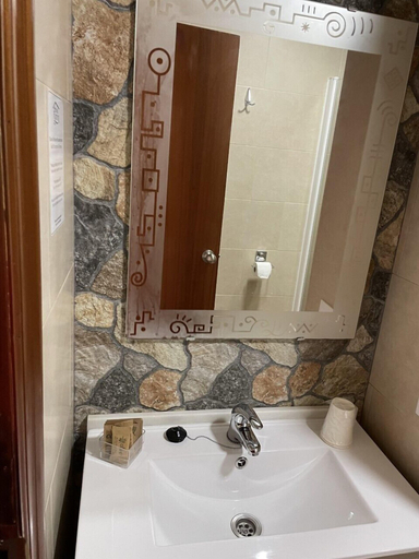 Bathroom 3, Hostal Fleming, Sevilla