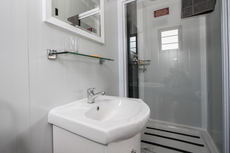 Bathroom 4, Sleepover Orpen Gate, Ehlanzeni