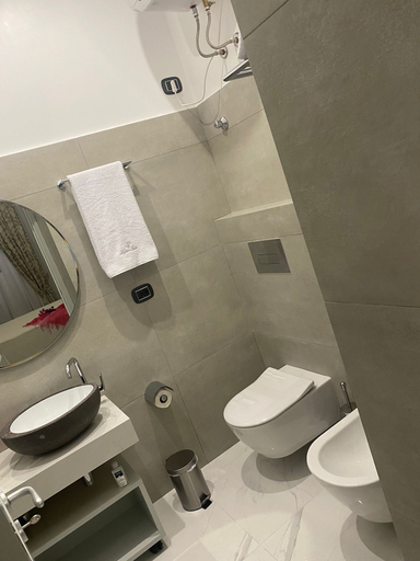 Bathroom 5, Lipari Suite, Messina