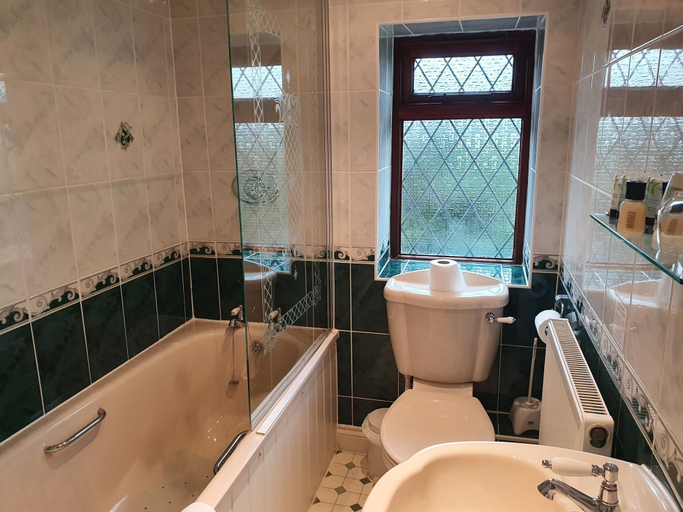 Bathroom 3, Walnut Tree Hotel, Somerset