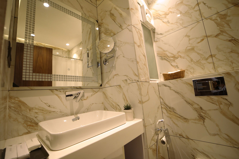 Bathroom 4, Pagoda Centurion, Dehradun
