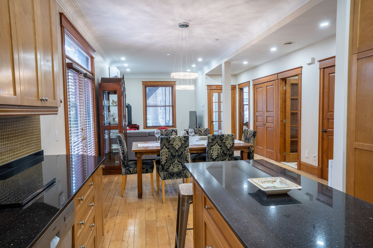 Others 4, Chic 2BR near Little Italy 5min to Metro, Montréal
