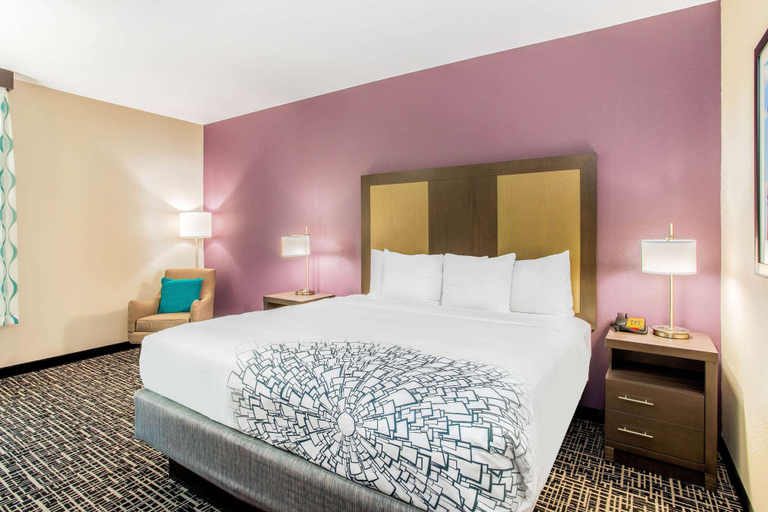 Bedroom 4, La Quinta Inn & Suites by Wyndham Hillsboro, Hill
