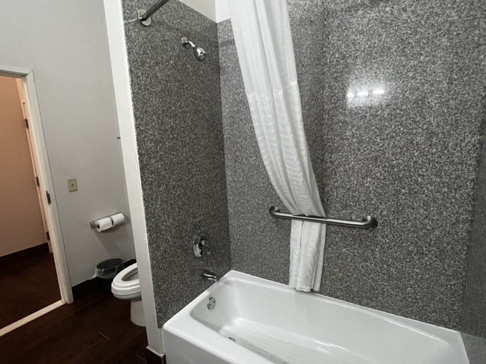 Bathroom 5, Baymont by Wyndham Brenham, Washington