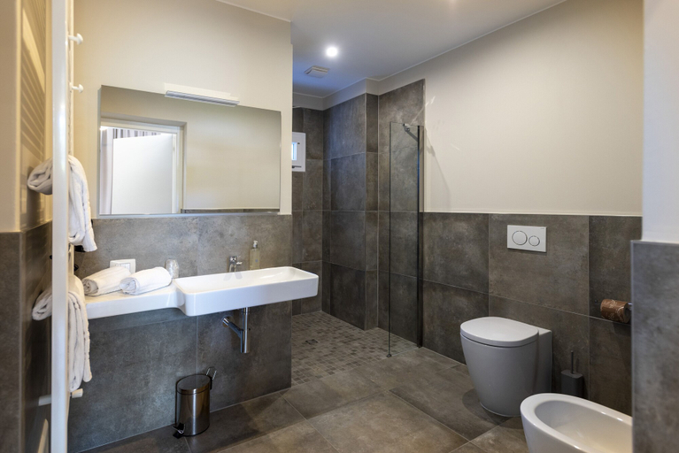 Bathroom 4, Villa Bernasconi - camere e ristorante -, Cuneo