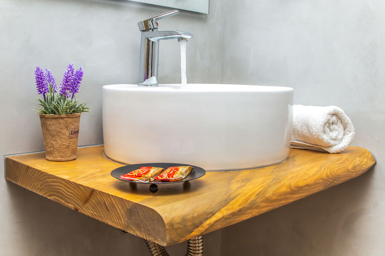 Bathroom 5, Lotus Studios, Crete