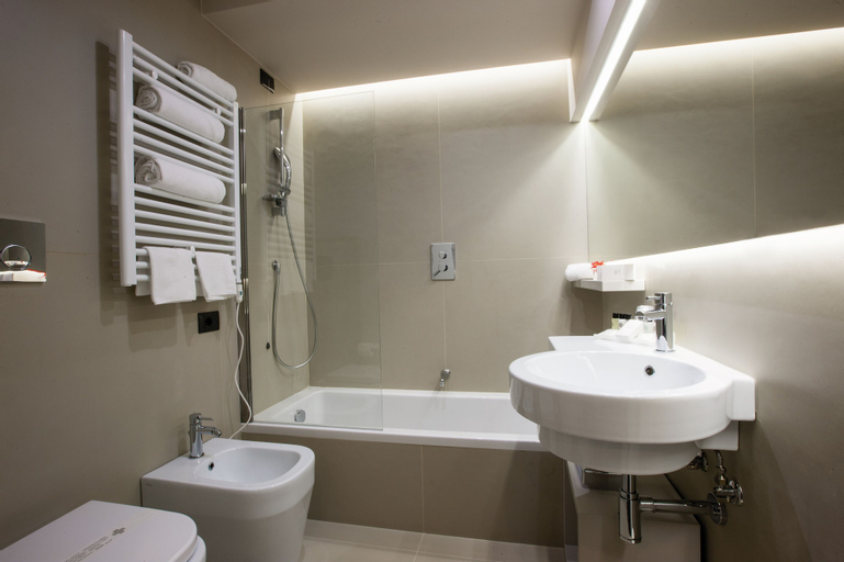 Bathroom 7