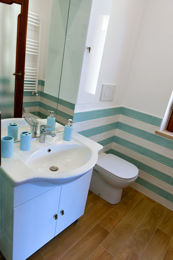 Bathroom 2, Sofia flora, Napoli