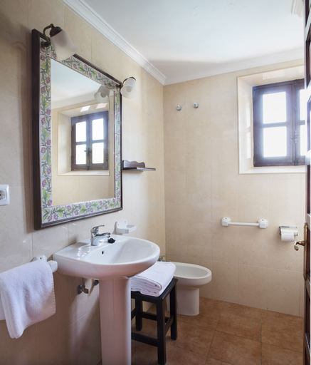 Bathroom 5, TUGASA Hotel Las Truchas, Cádiz