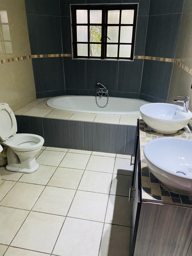 Bathroom 3, Full Moon Guest House, Ehlanzeni