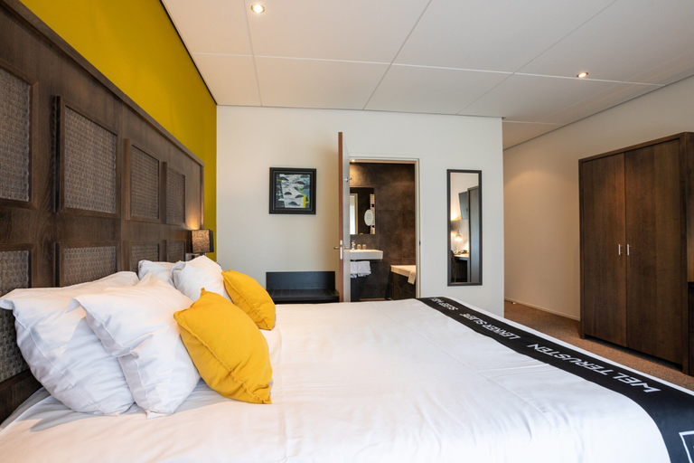 Bedroom 3, Post-Plaza Hotel & Grand Café, Leeuwarden