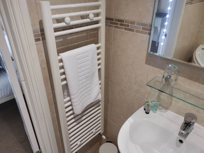 Bathroom 3, Llety Teifi, Ceredigion