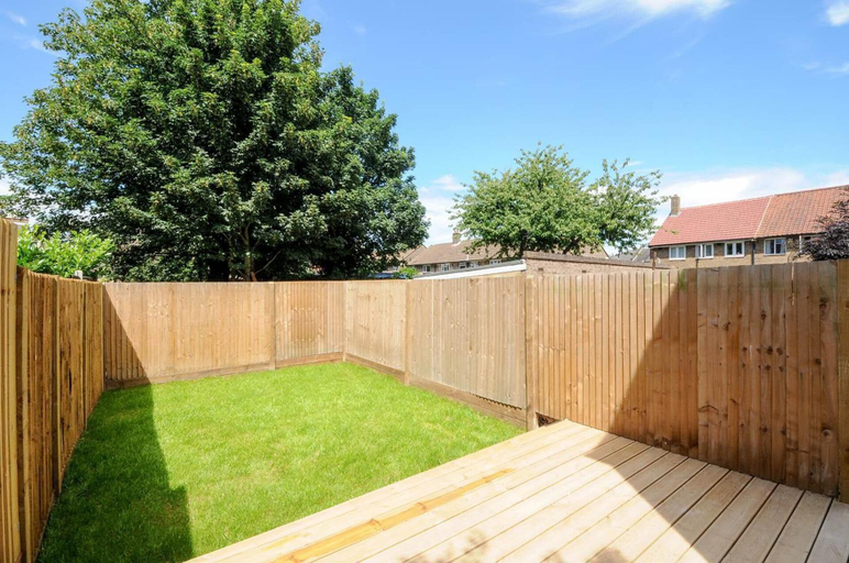 Others 5, Charming 5 Star 3 Bed London Flat, Garden, Parking, London
