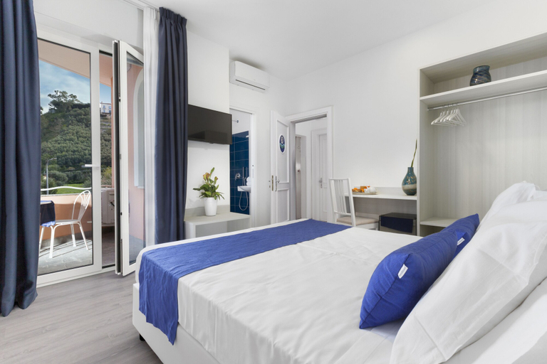 Bedroom 3, Eden Bleu, Napoli