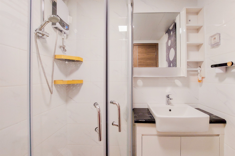 Bathroom 5, Compact Designed 3BR Sky House BSD Apartment near AEON Mall By Travelio, Tangerang Selatan