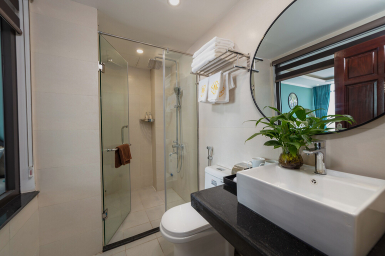 Bathroom 5, Madelise Adora Hotel, Hoàn Kiếm