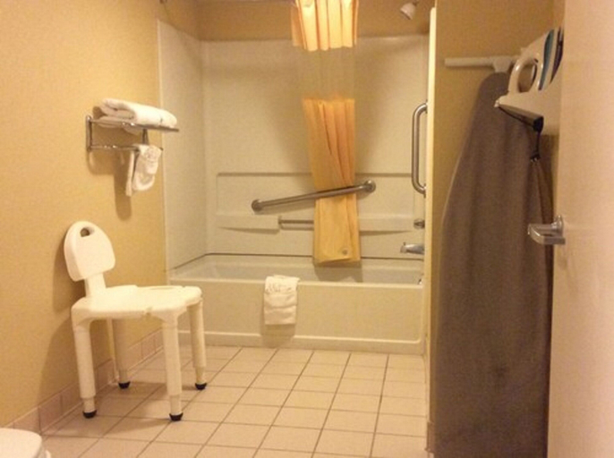 Bathroom 4, Days Inn by Wyndham Hoover Birmingham, Jefferson