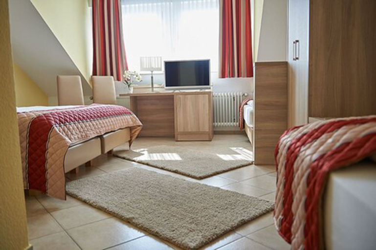 Bedroom 4, Hotel Wendelstein, Roth