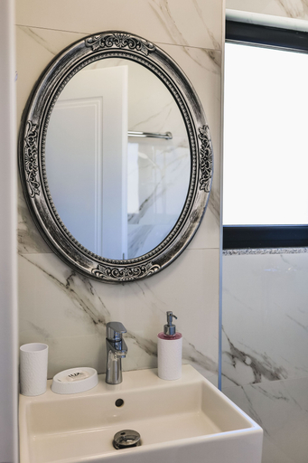 Bathroom 5, Vullkan Hotel, Sarandës