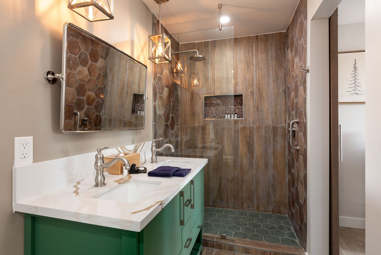 Bathroom 4, California Inn, Orange