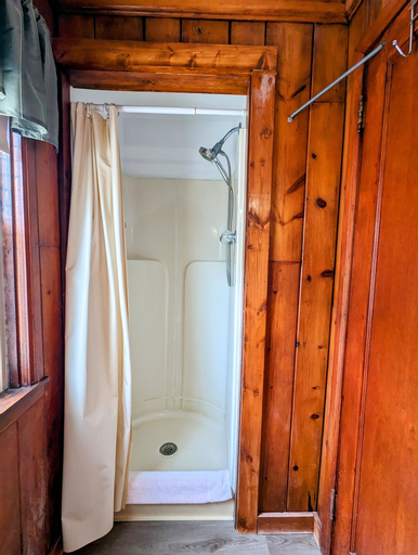 Bedroom 4, Riverside Motel, Niagara