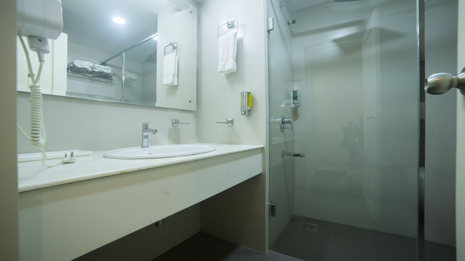 Bathroom 4, Hotel Guruvayur Darshan, Thrissur