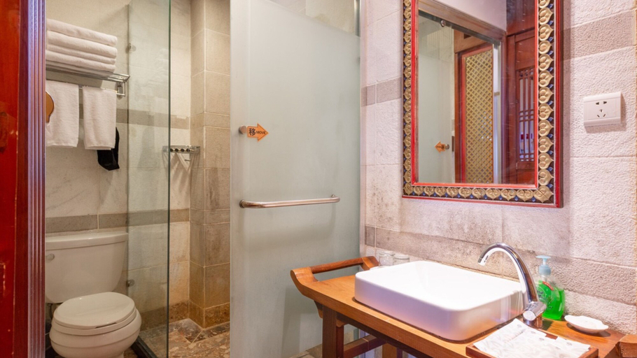 Bathroom 3, Floral Hotel · Yi Xing Lijiang, Lijiang