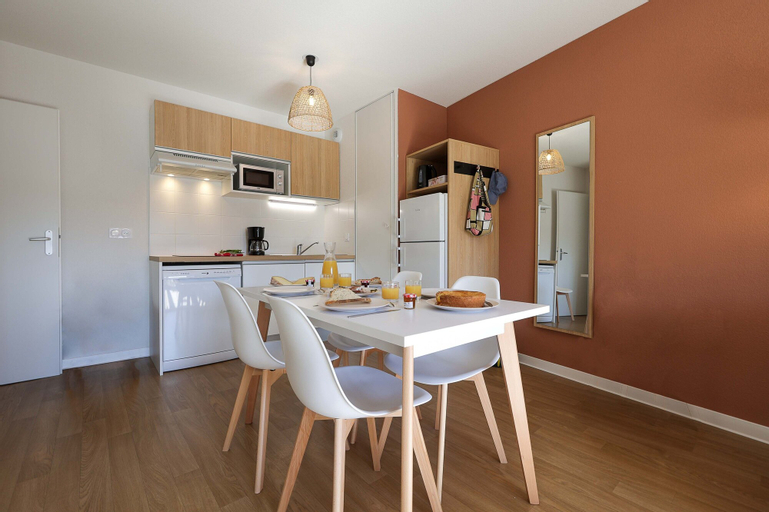 Dining Room 7