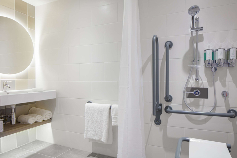 Bathroom 4, Hampton by Hilton Manchester City, Northern Quarter, Manchester
