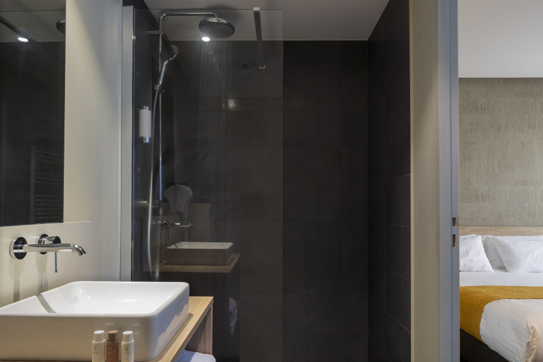 Bathroom 4, 37 Lodge La Défense Courbevoie, Hauts-de-Seine