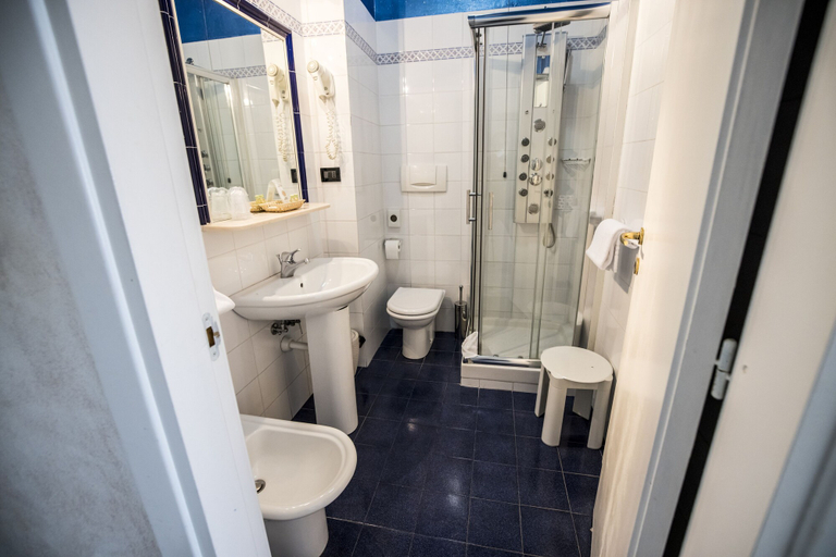 Bathroom 4, Hotel Piccolo Allamano, Torino