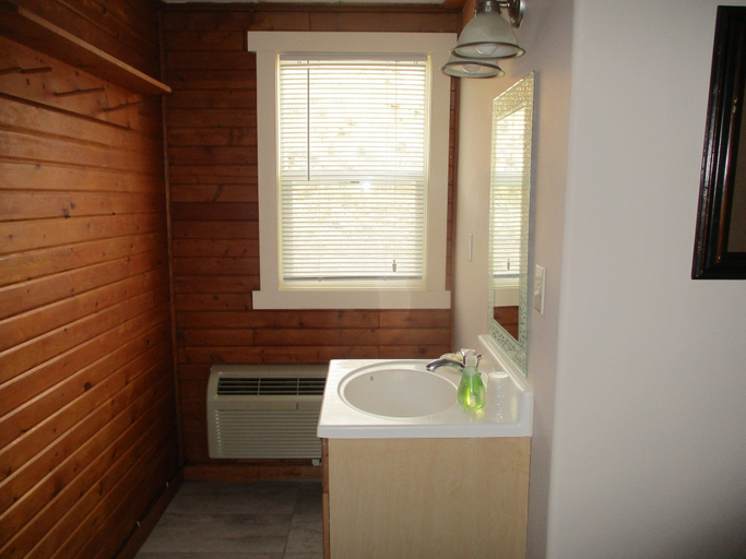 Bathroom 4, El Rancho Motel, Hot Springs