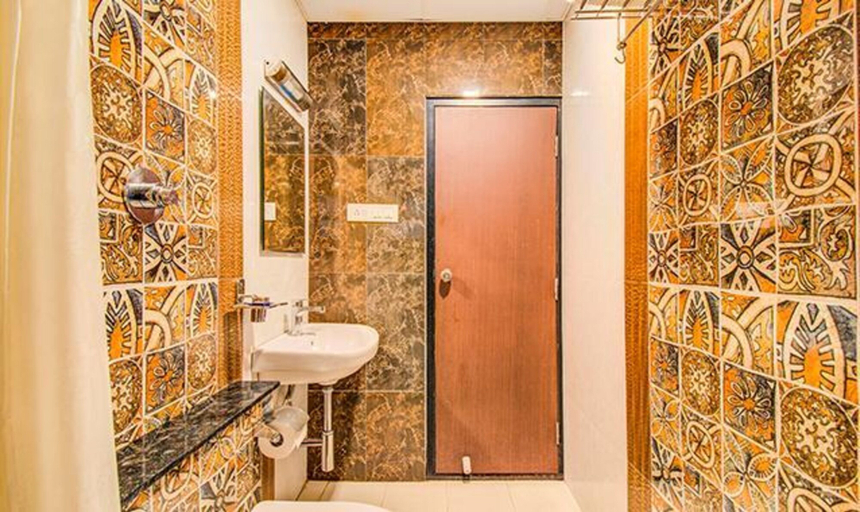 Bathroom 3, Fabhotel Crown Residency, Bangalore
