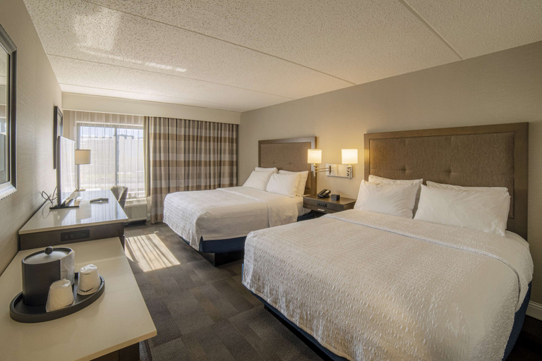 Bedroom 3, Hampton Inn Carlstadt-At The Meadowlands, Bergen