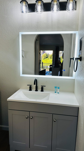 Bathroom 4, Sierra Inn, Calaveras