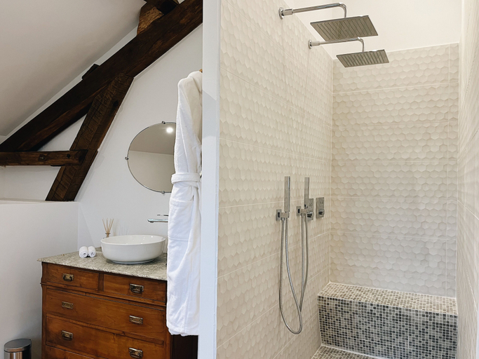 Bathroom 5, Domaine Labouroume, Pyrénées-Atlantiques