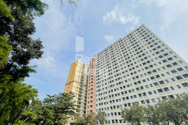 Exterior & Views 11