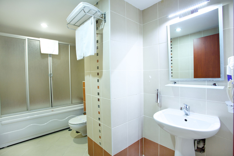 Bathroom 4, Budo, Fatih
