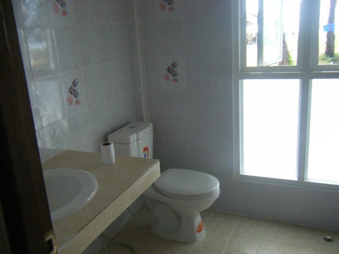 Bathroom 3, Pranee Beach Bungalows, Takua Pa