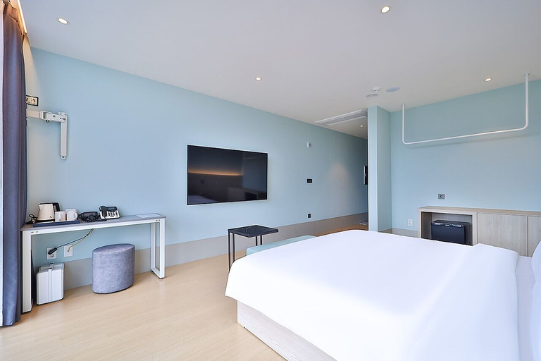Bedroom 2, Browndot Busan Newport Signature, Jinhae