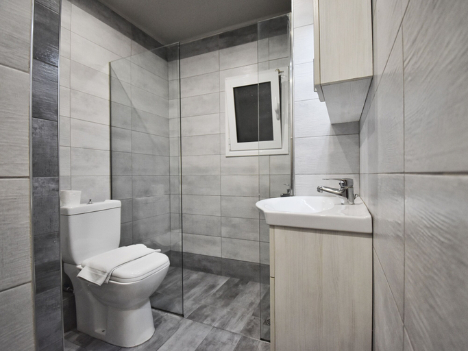 Bathroom 2, Petite Apartment, Attica