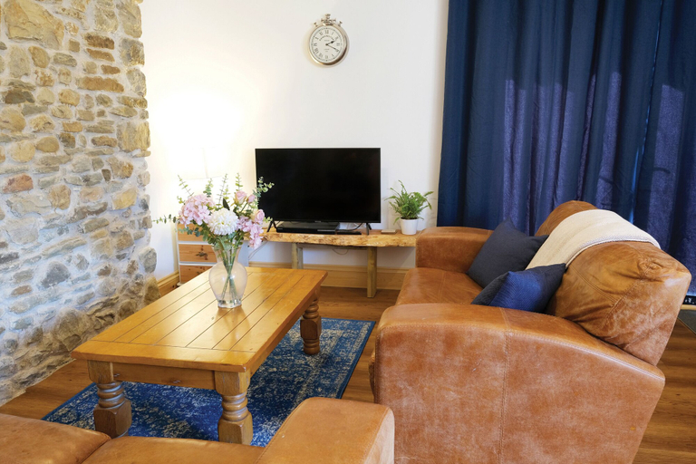 Others 4, Pen Dragon - 2 Bed Cottage - Penclawdd, Swansea