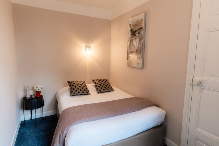 Bedroom 3, Le Grand Hôtel de l'Espérance, Calvados