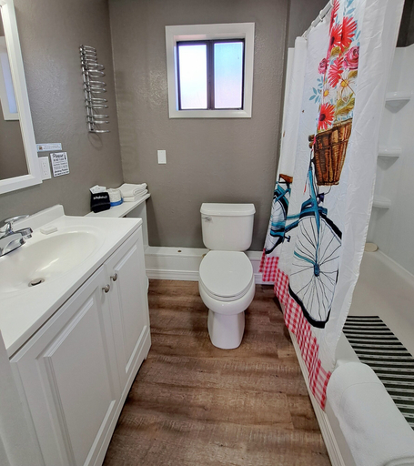 Bathroom 4, Buffalo Lodge Bicycle Resort, El Paso