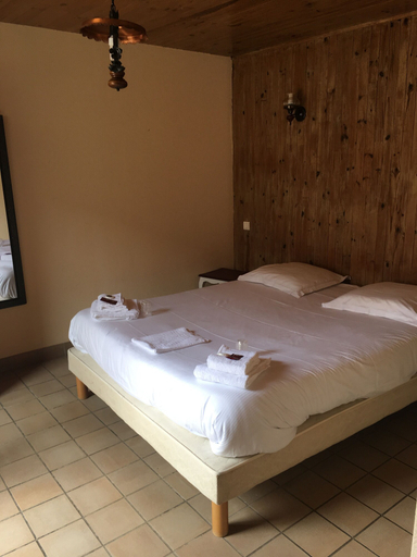 Bedroom 3, Hotel du Commerce, Côte-d'Or